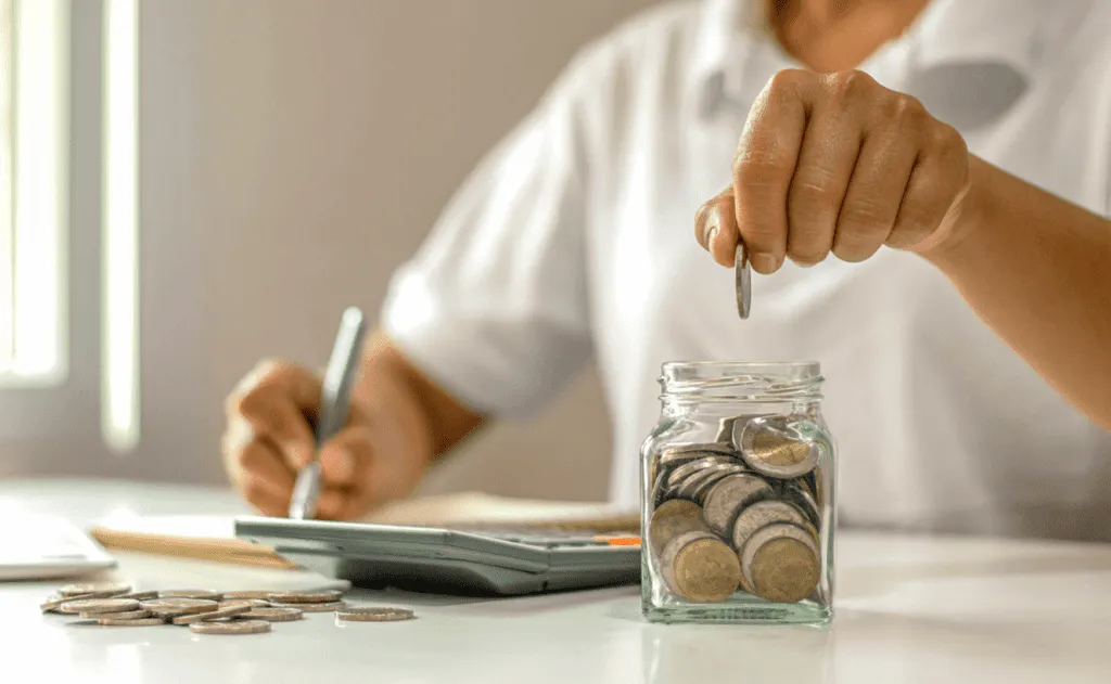 Cuánto deberías ahorrar según tu sueldo y tu situación