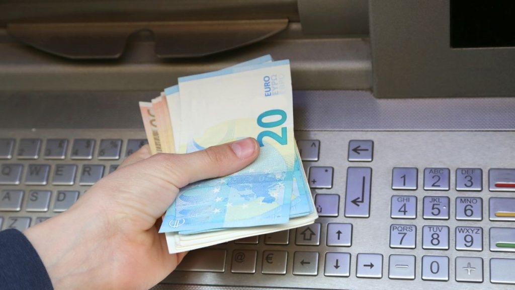 Cómo saber si tu banco te está cobrando de más