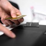 Estafas financieras con IA: así intentan colártela en 2026